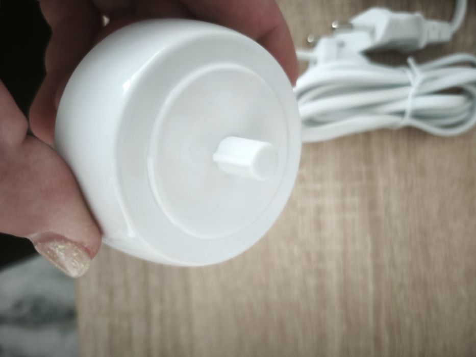 Зарядно устройство за електрическа четка за зъби