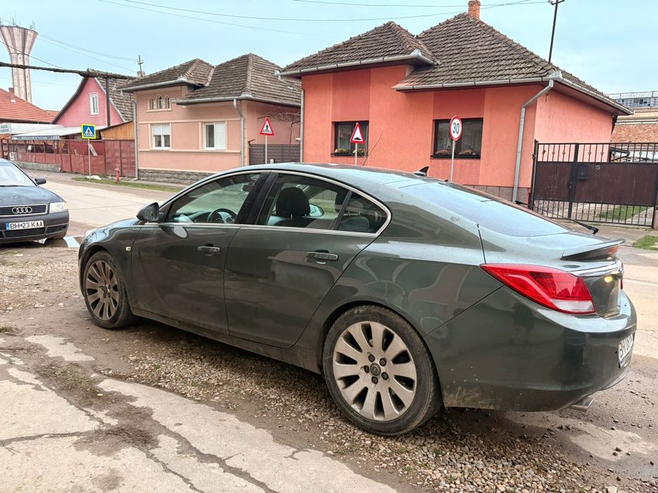 Vând Opel insignia 2.0 benzina