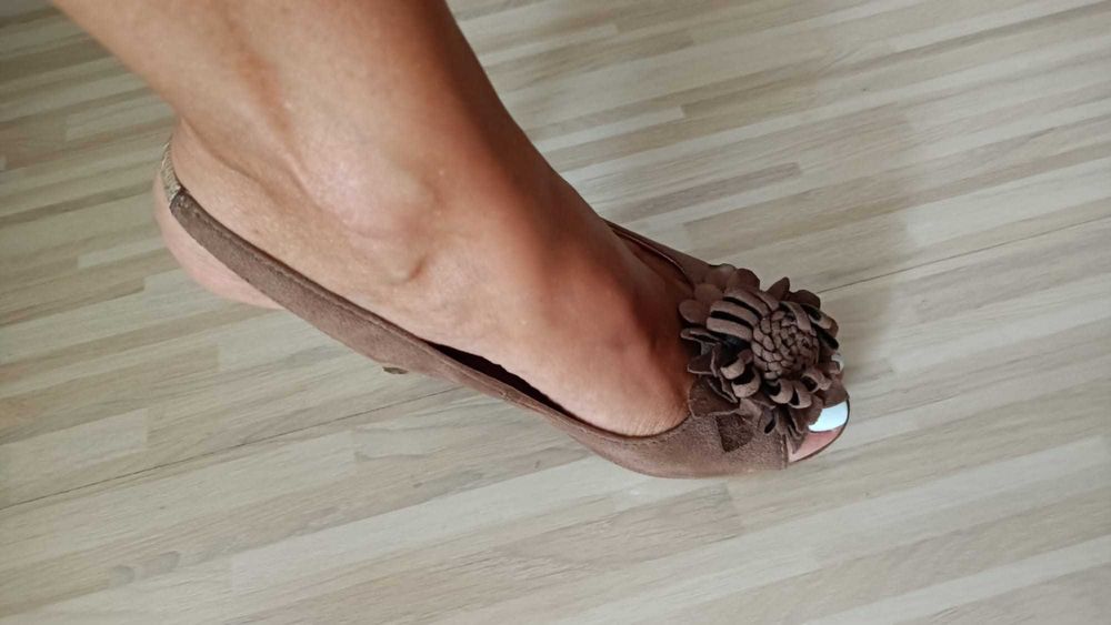 Sandale damă gri/taupe, catifea, mărimea 36 – stare bună – zara pepe jeans tommy hilfiger karl legerfeld, ecco
