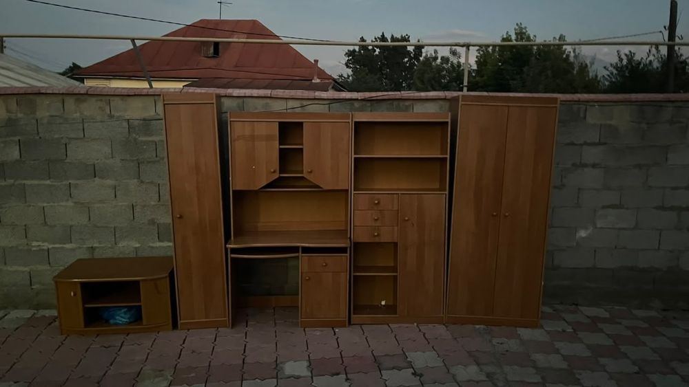 Гарнитуры продам.