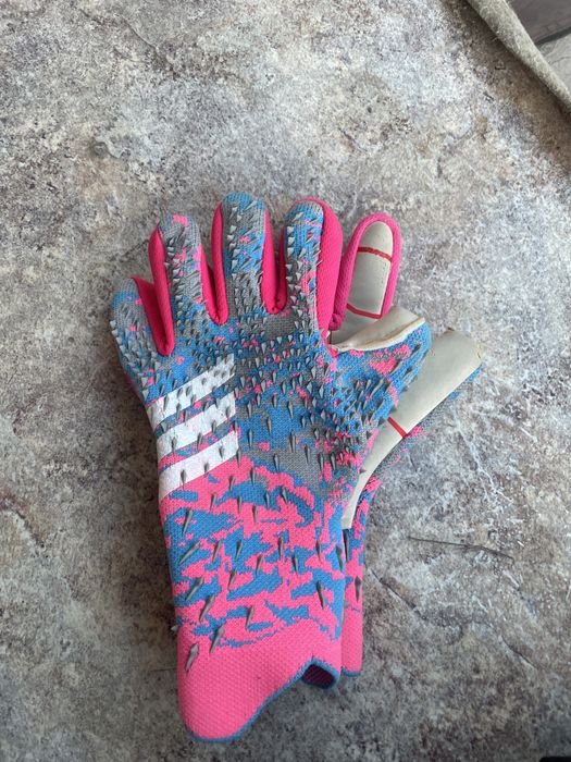 Перчатка предатор