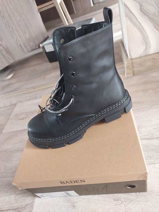 Продам новые ботинки женские