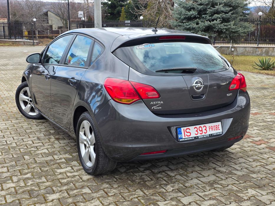 Opel Astra J 2011 1.7 CDTI 110 CP euro 5 / GARANTIE / RATE / LIVRARE