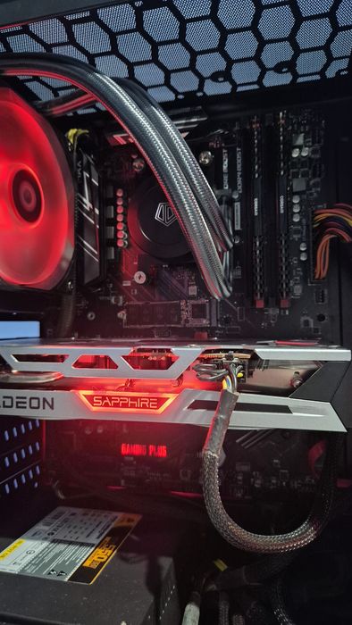 PC Gaming / Ryzen 5 / RX 6600 XT / 1TB