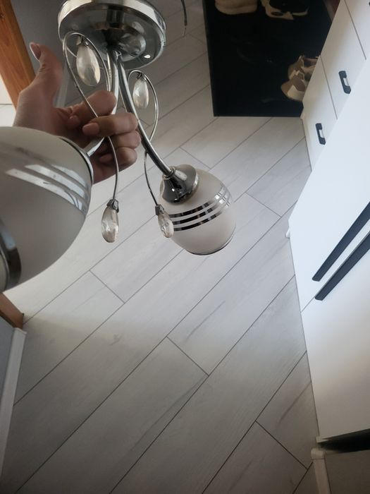 Продам срочно люстру