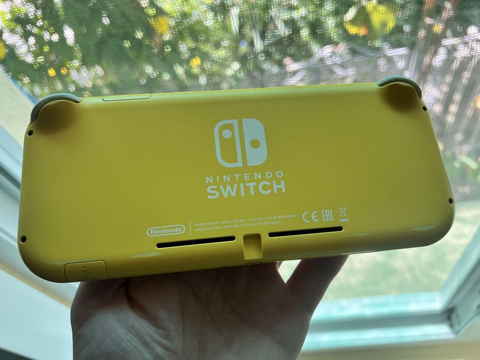 Consolă Nintendo Switch Lite la cutie + Minecraft include Super Mario mash-up