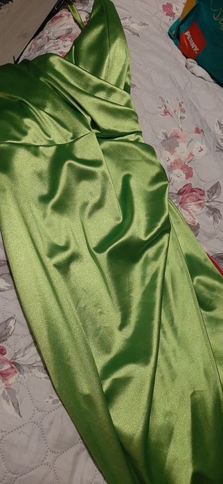 Doua rochii S, satin,  pentru evenimentemente