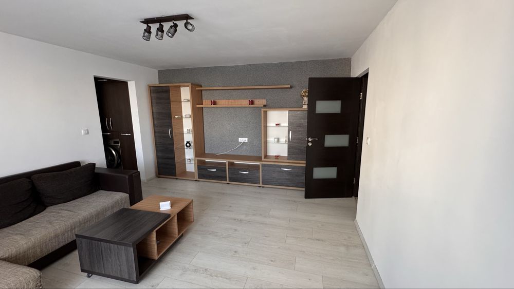 Inchiriez apartament