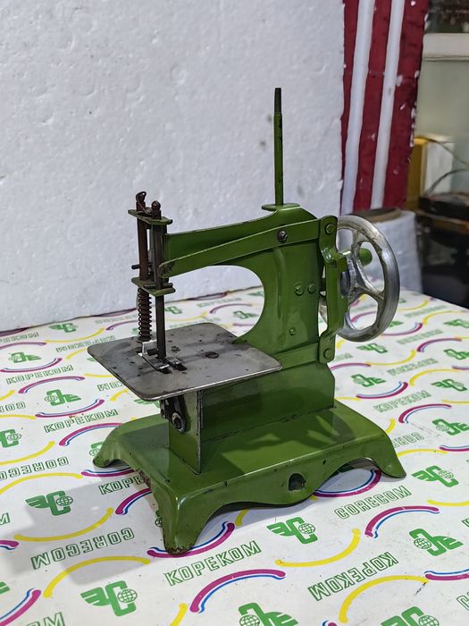 Стара Българска играчка Шевна машина