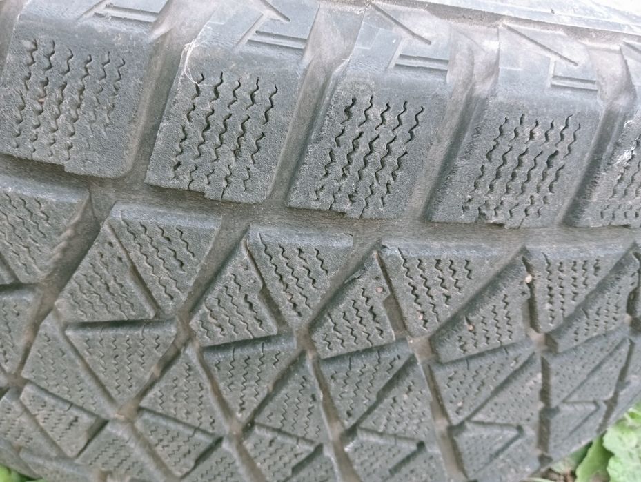 Продам  шины б/у