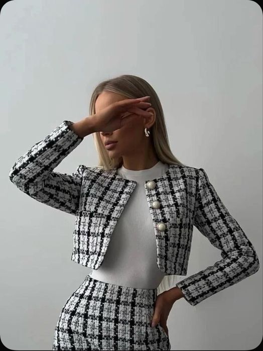 Продам твидовый костюм