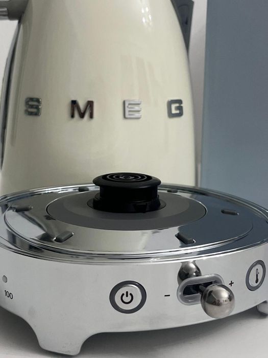 Чайник SMEG белый