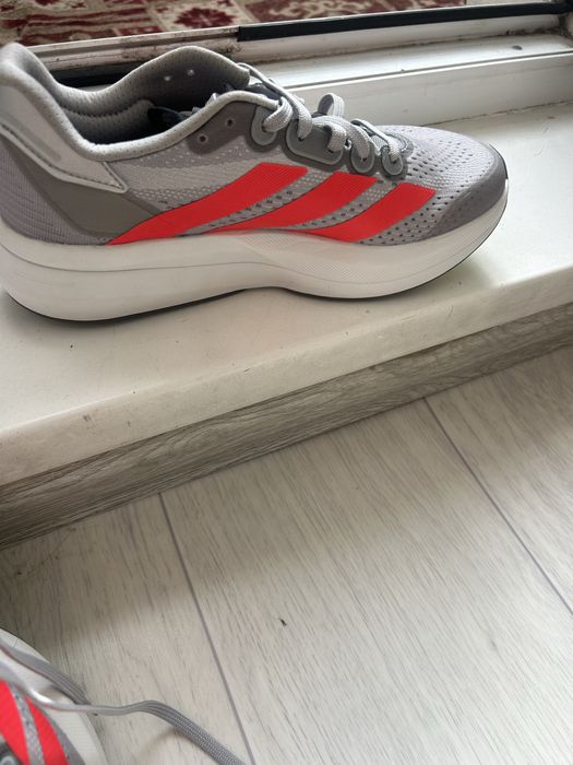 Кроссовки адидас