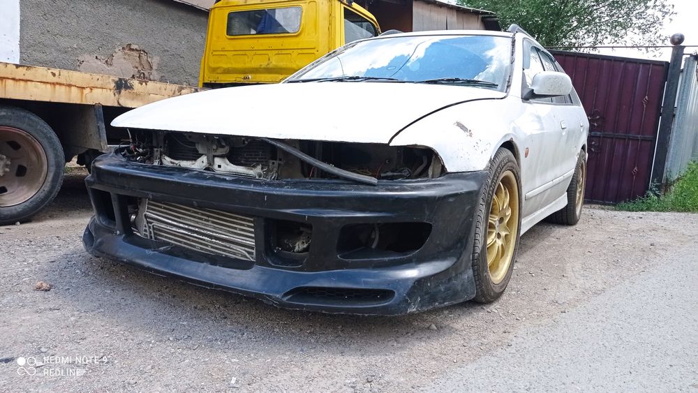 Митсубиси Галант передний бампер , решетка