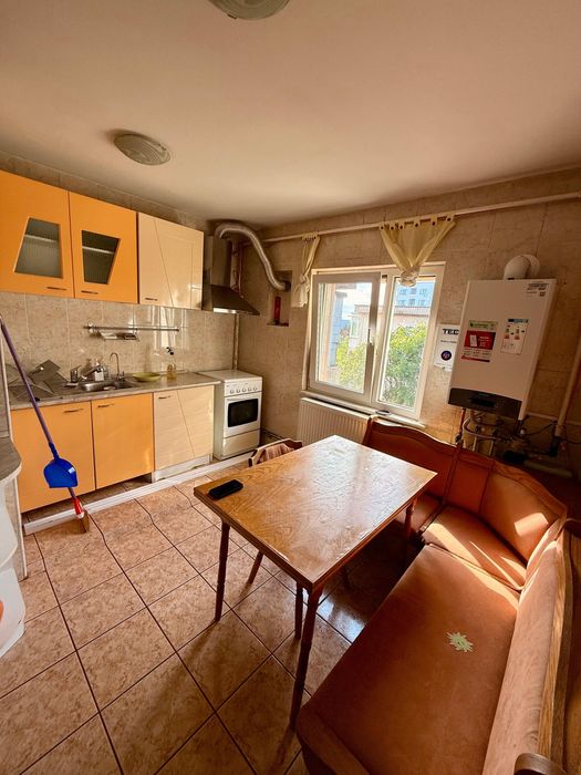 3 camere de inchiriat Apusului