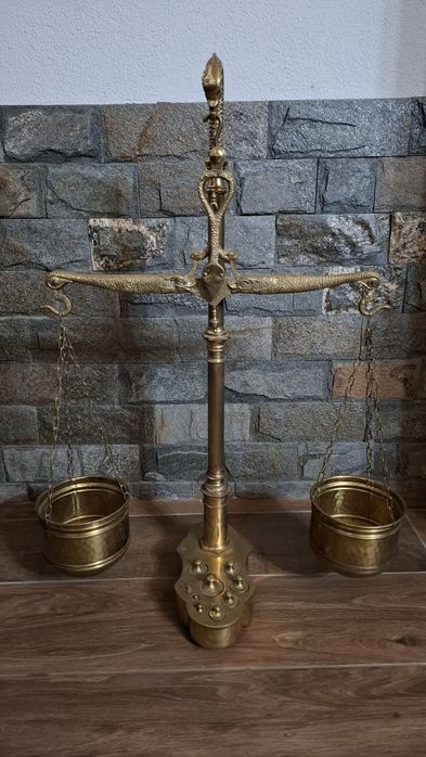 Красива месингова везна