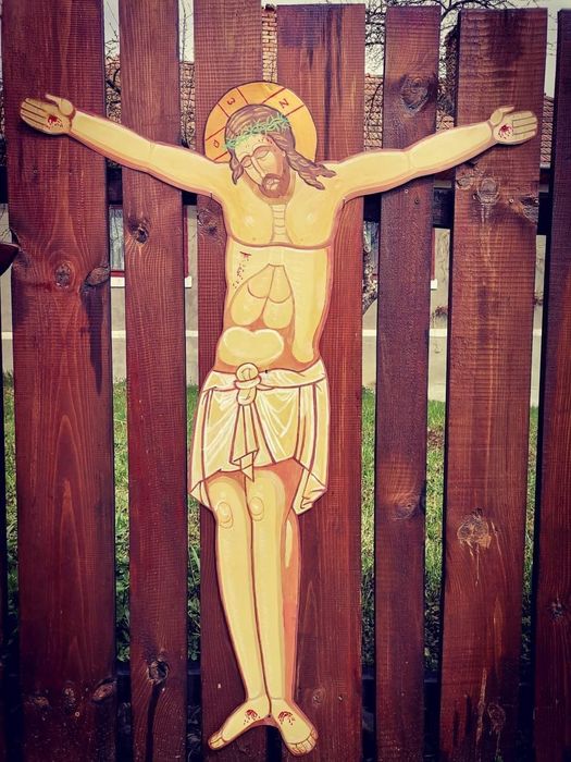 Răstignire realizată pe metal