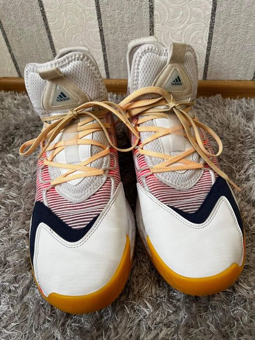 Баскетболни обувки ADIDAS Coll3ctiv3

2020