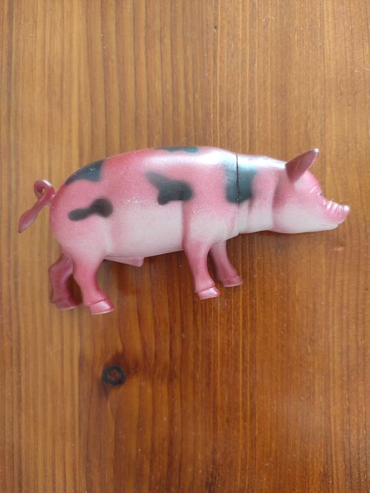 Играчка прасе. Играчка глиган. Детска играчка.