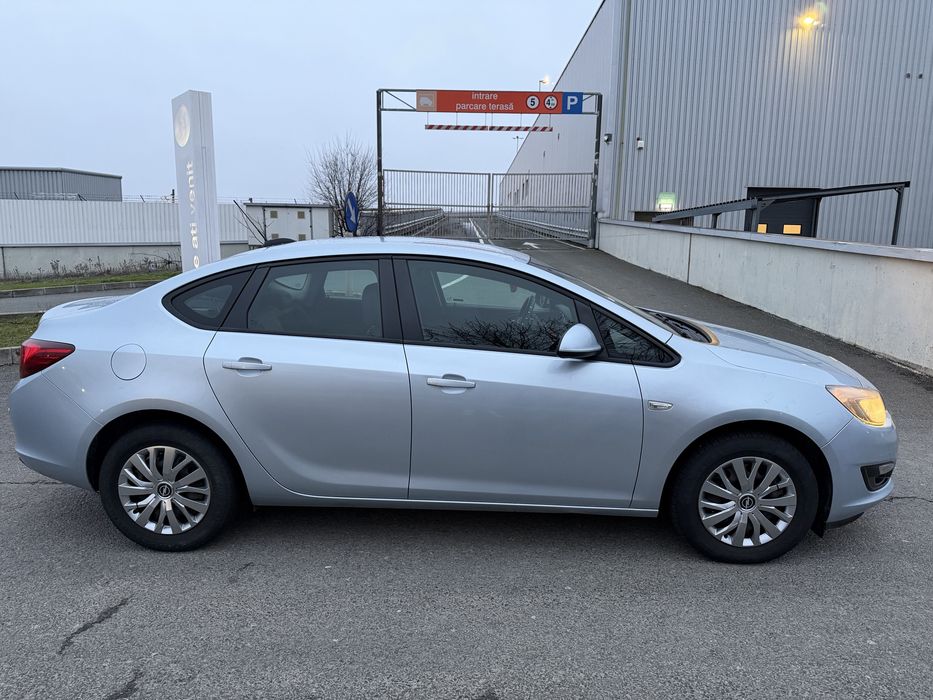OFERTĂ Opel Astra j 2018  1.6diesel 5,6% consum