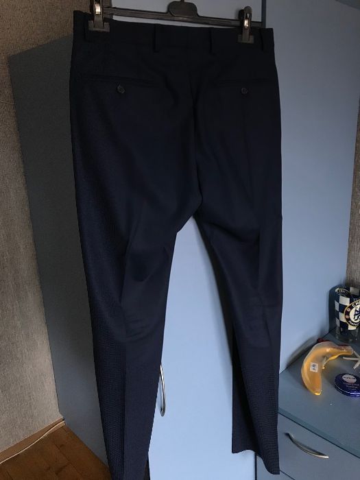 Официален костюм