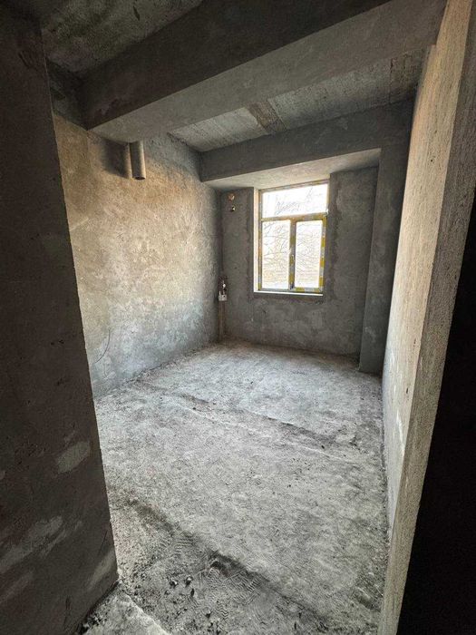 Zamona ro'parasida Dupleks kvartira Qizg'aldoq mahallasida 52 kv 52 kv