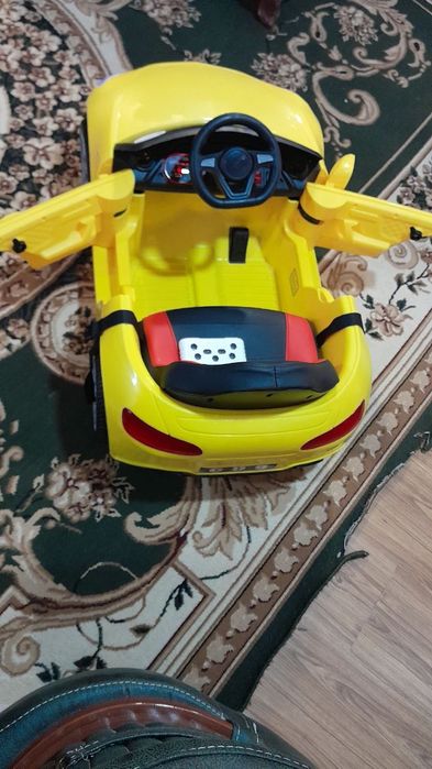 Продаётся детская машина.