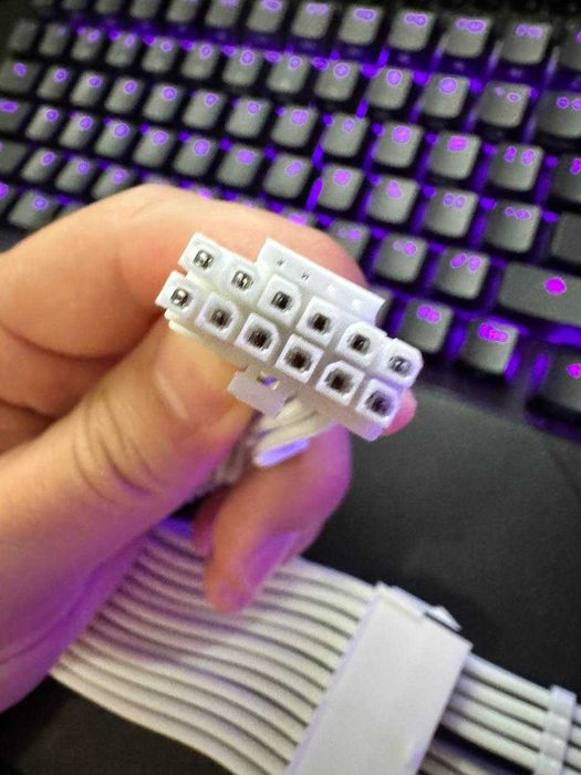 Кастомные белые кабели-удлинители для моддинга ПК