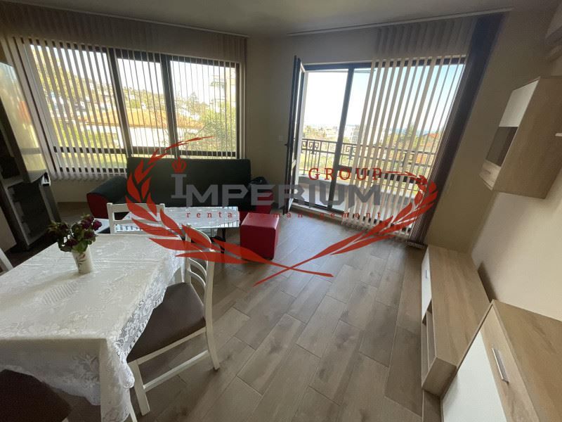 Обзаведен двустаен апартамент с ПАРКОМЯСТО под наем кв. Бриз, гр. Вар