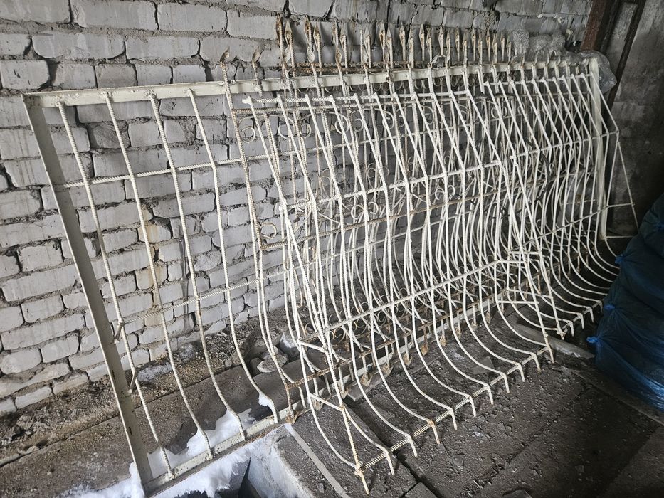 Решётки на окна б/у