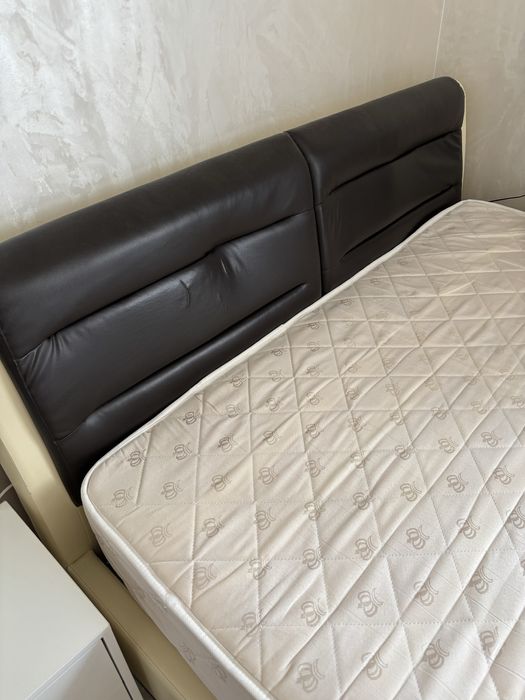 Кровать двуспальная