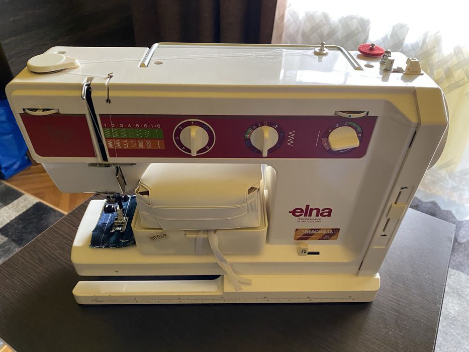 Masima de cusut Elna