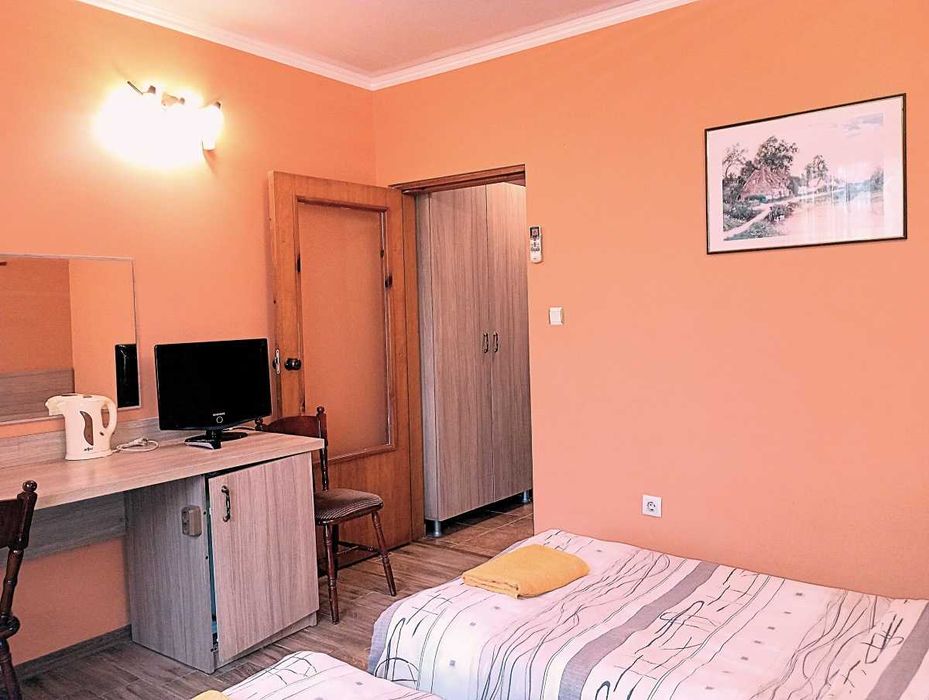 Целогодишни нощувки във Варна. Свободно паркиране! Стаи и студия със собствен санитарен възел.