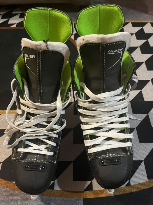 Продам хоккейные коньки