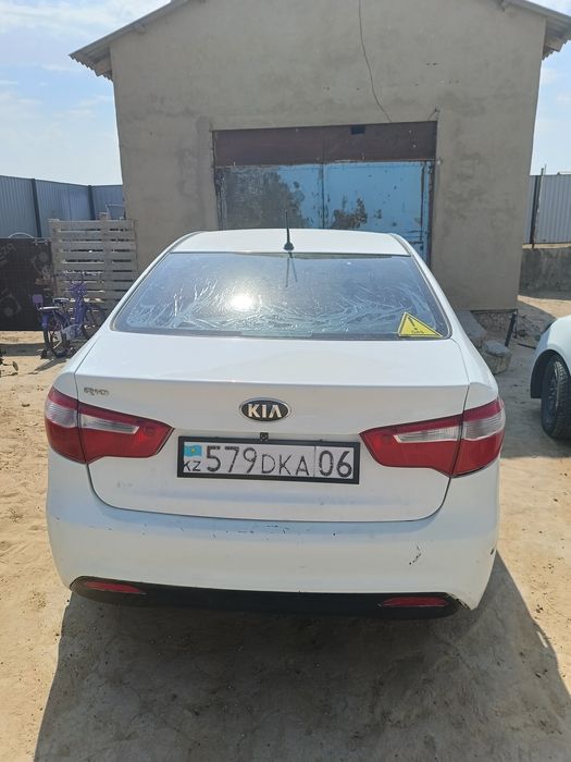 Продам автомобиль Kia Rio 2015