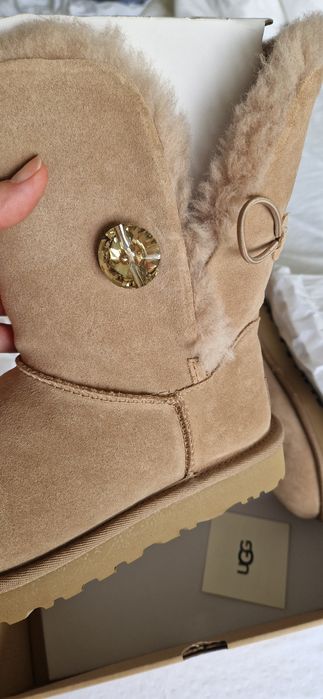 Cizme medii UGG piele