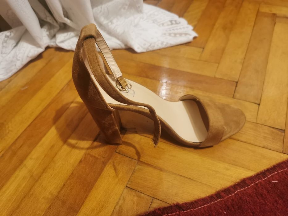 Vând sandale GoGo Shoes