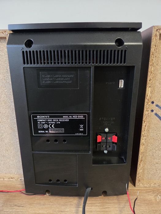 Mini combina audio Sony (radio, casetofon, CD, USB)