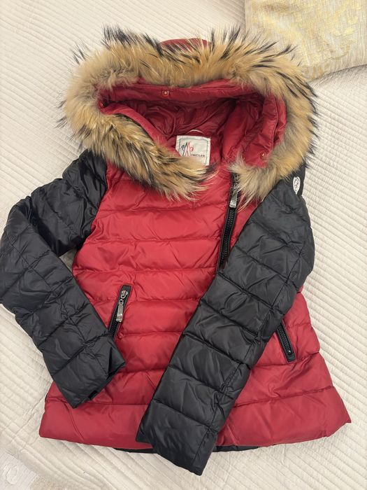 Яке Moncler с естествен пух
