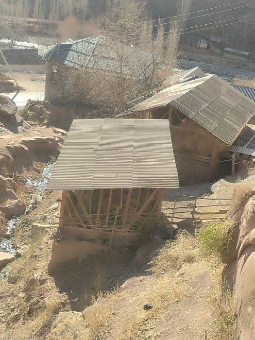 Sangardak sharsharasidan 1 km uzoqlida