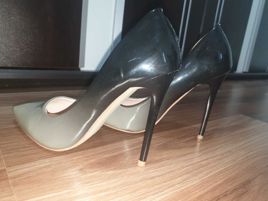 Pantofi gri marimea 37