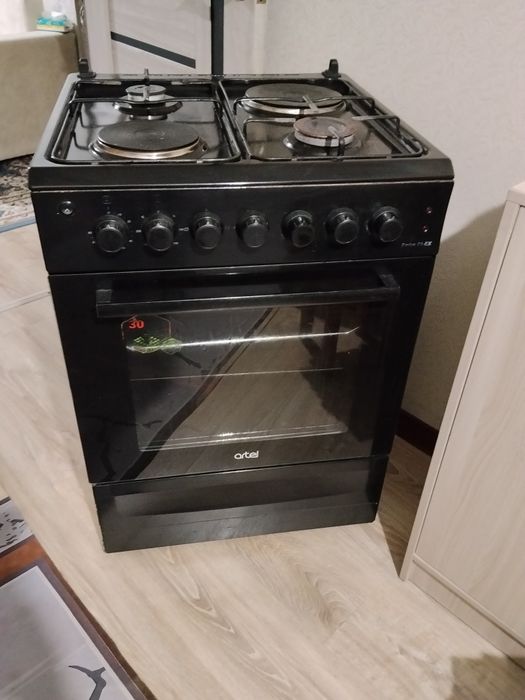 Продам газ плиту