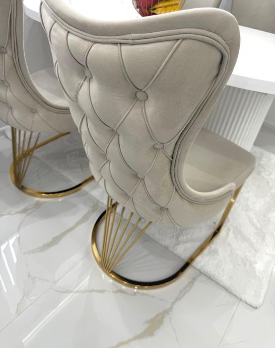 Дивани за продаване с 4-ри стола i 3 малки маси