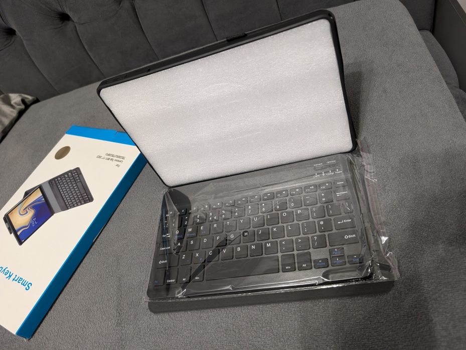 Husa cu tastatura magnetica pentru Lenovo M11