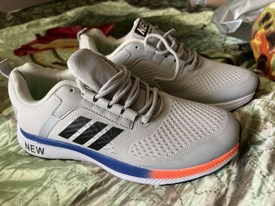 Продаются мужские кроссовки , новые adidas . Привезли с Америки.