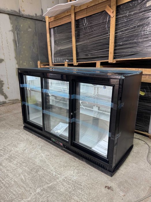 Vitrină frigorifică minibar model compact cu design modern