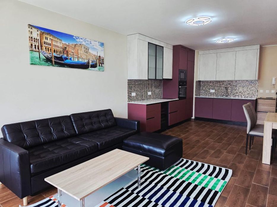 Дава се под наем Двустаен апартамент в София, Център - 79 кв.м за 999 € - Снимка #1