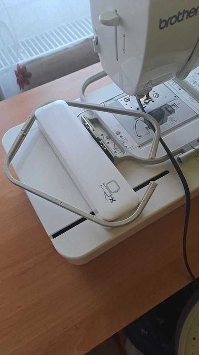 Masina de brodat m240ed