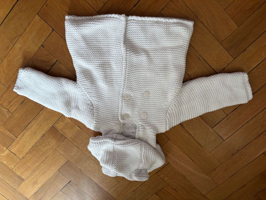 Бебешка бяла жилетка