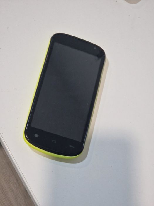 Telefon cu touchscreen fara baterie